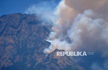Kebakaran Hutan Meluas di Gunung Sumbing, Pendakian Ditutup Sementara