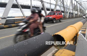 In Picture: Pasca Ditabrak Kapal Tongkang, Jembatan Mahakam Akan Ditutup Sementara