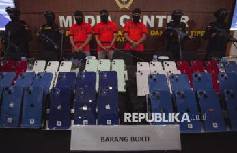 In Picture: Upaya Penyelundupan Ratusan Unit Iphone Ilegal Digagalkan Petugas