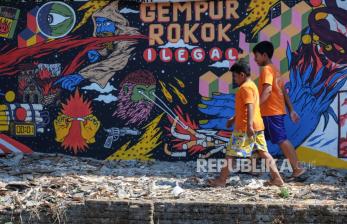 In Picture: Mural Gempur Rokok Ilegal di Kota Solo