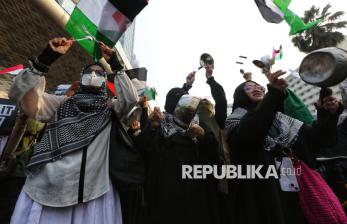 Prihatin Kelaparan Massal di Gaza, Puluhan Ibu-Ibu Gelar Aksi Solidaritas