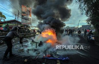 Kecewa Lapaknya Dibongkar, PKL di Puncak Bogor Lakukan Aksi Penutupan Jalan 