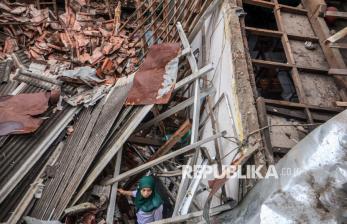 Lapuk Termakan Usia, Atap Bangunan Madrasah di Bogor Ambruk