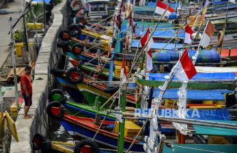 Gelombang Tinggi, Nelayan Banten Pilih Libur Melaut