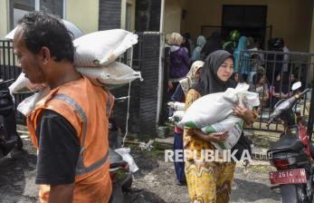 In Picture: 112.114 KPM di Tasikmalaya Terima Bantuan Pangan Beras