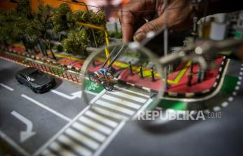 Perajin Diorama Berbahan Dasar <em>PVC Board</em> di Jakarta