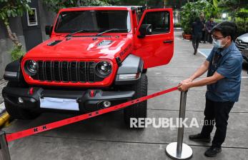 In Picture: Penampakan Rubicon dan Uang Rp2,4 Miliar yang Disita KPK dari OTT Dirut Inhutani V