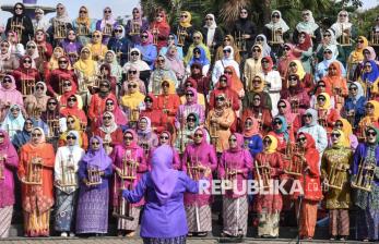Ratusan Peserta Meriahkan Gebyar Angklung di Ciamis
