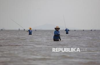 In Picture: Budaya Mancing Ngarong, Tradisi Menangkap Ikan Khas Melayu