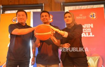 Sekjen PP PERBASI Nirmala Dewi (kanan) diusung sebagai bakal calon Exco PSSI. Prayogi/Republika  