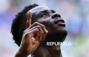 Hattrick Saka dan Salam Perpisahan untuk Didier Deschamps