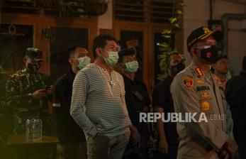 Jaksa Agung Sanitiar Burhanuddin (tengah) 