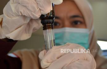 In Picture: Pengecekan Bahan Pangan Lewat Laboratorium Keliling di Padang 