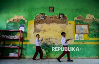 Bangunan Sekolah di Serang Rusak Berat, Foto Jokowi-Ma'ruf Amin Masih Terpampang