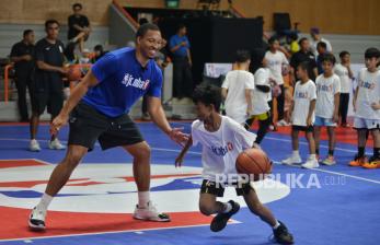 In Picture: Pemain NBA Marques Bolden dan Grant Williams Beri Pelatihan Basket untuk Pelajar