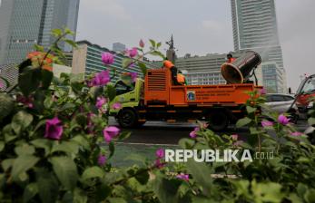 Pemprov DKI Gelar Operasi Water Mist untuk Kurangi Dampak Abu Vulkanik