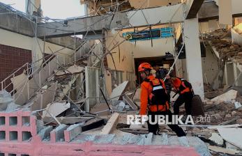 Begini Dampak Gempa Dahsyat di NTT, Bangunan Roboh dan Hancur