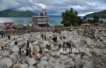 In Picture: Dipenuhi Batu, Begini Penampakan Bencana Tanah Longsor di Sumut