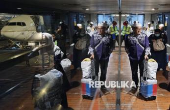 In Picture: Hari Terakhir Pemulangan Jamaah Haji, 3 Kloter Tiba di Bandara Soetta