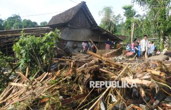 In Picture: 12 Rumah Warga di Bondowoso Rusak Diterjang Banjir Bandang