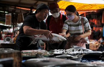 In Picture: Jelang Imlek, Penjualan Ikan Bandeng Alami Peningkatan 