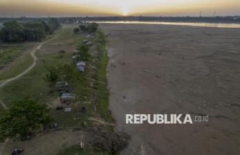 Sungai Batanghari Mengering Akibat Kemarau