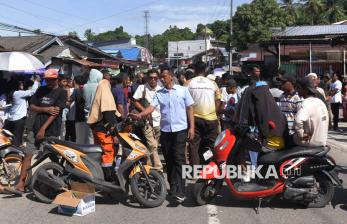 Protes Gangguan Pasokan Air Bersih, Warga Balikpapan Lakukan Aksi Tutup Jalan