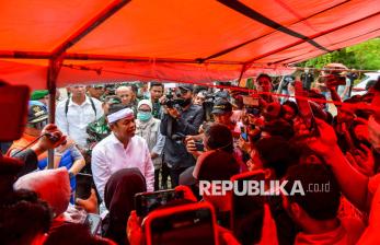 Gubernur Jabar Dedi Mulyadi Temui Keluarga Korban Ledakan Amunisi di Garut