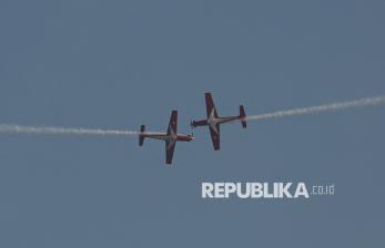 In Picture: Atraksi Pesawat hingga Defile Alutsista Meriahkan HUT TNI di Monas