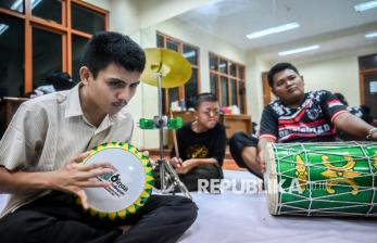 Menabuh Marawis, Menumbuhkan Percaya Diri Penyandang Disabilitas