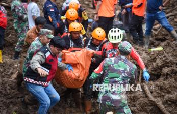 In Picture: Melihat Proses Evakuasi Korban Tanah Longsor di Karo