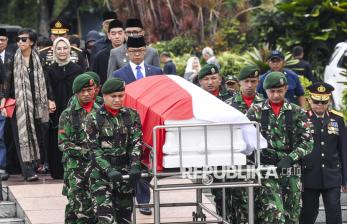 Menlu Sugiono Pimpin Upacara Pemakaman Dubes RI untuk Filipina Agus Widjojo