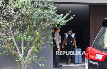 KPK Geledah Rumah Silmy Karim Terkait Kasus Korupsi Izin Tinggal WNA