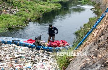 Setiap Pekan, Warga Solo Angkat hingga 300 Kilogram Sampah dari Sungai