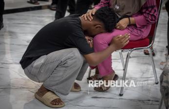 Isak Tangis Warnai Pembebasan Ratusan Anak yang Terlibat Demo Anarkis