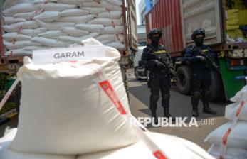 Bea Cukai Ungkap Impor Ilegal Beras, Garam, dan Pakaian Bekas