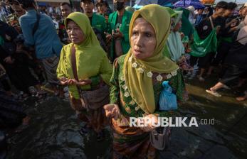 In Picture: Pesisir Demak Terancam Tenggelam, Warga NU Gelar Aksi Doa Bersama 