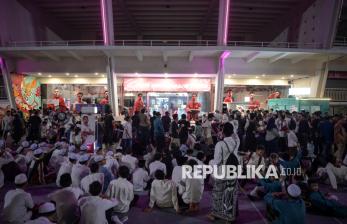 In Picture: Bentuk Dukungan untuk Timnas, Warga Ikuti Doa Bersama untuk Garuda