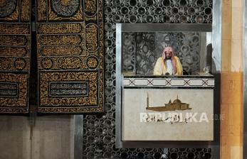 In Picture: Kunjungi Istiqlal, Imam Masjid Nabawi Isi Khutbah Sholat Jumat