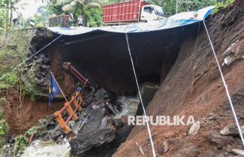 Hujan Deras, Jalan Penghubung Ciamis–Cirebon Longsor