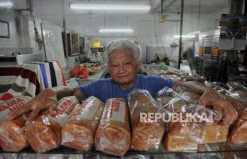 In Picture: Toko Roti Gelora Bertahan Melintasi Zaman