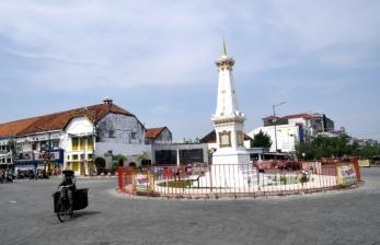 Ikon wisata Tugu Pal Putih Yogyakarta, Ahad (13/6). 