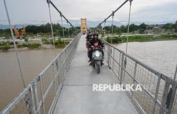 Rusak Satu Dekade Lalu, Jembatan Gantung di Sigi Kini Berfungsi Kembali