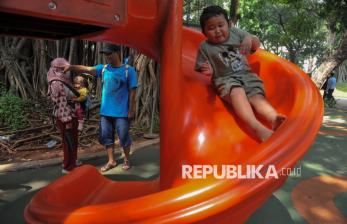 In Picture: Menikmati Libur Akhir Pekan di Taman Lapangan Banteng