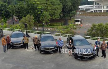 In Picture: Dukung World Water Forum, BMW Group Serahkan 51 Mobil Listrik
