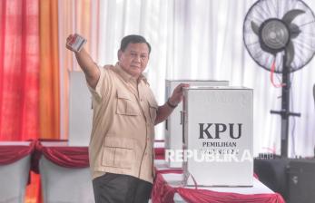 Presiden Prabowo Gunakan Hak Suara Pilkada di TPS 008 Bojong Koneng