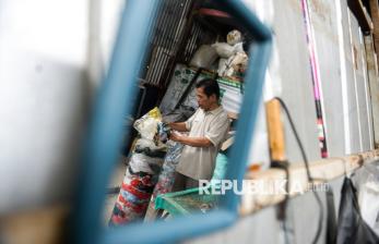 Kurangi Sampah Plastik, Bank Sampah Ini Olah Limbah Jadi BBM