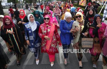 Kata Orang Eropa Melihat Wanita Indonesia Mengenakan Kebaya