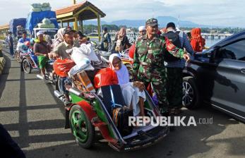 In Picture: Puasa Hari Kesebelas, Warga Pulau Sapudi Sumenep Sudah Mulai Mudik Lebaran