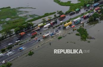 Ruas Tol Tangerang-Merak KM 50 Terendam Banjir, Arus Lalin Tersendat
